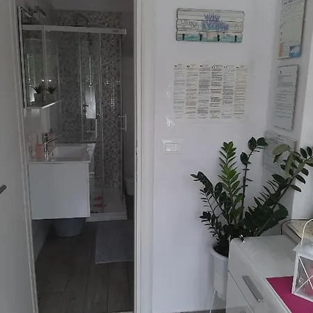 Apartment With A Parking Space Kastel Kambelovac, - 21645 *