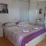 Apartman With Parking Space Kastel Kambelovac - - 21645 *