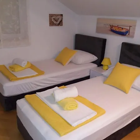 Apartmán With Parking Space Kastel Kambelovac, - 21645