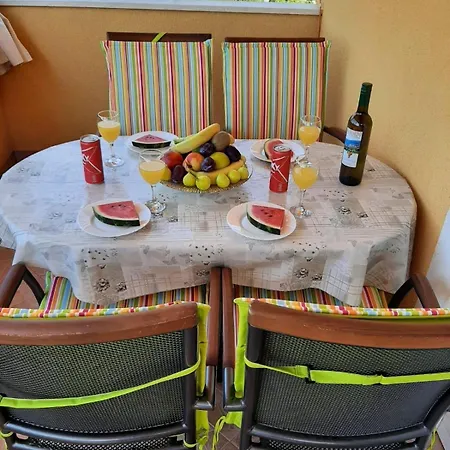 Apartment With A Parking Space Kastel Kambelovac, - 21645 *
