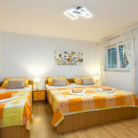 With Parking Space Kastel Kambelovac, - 21645 Apartmán Kaštela
