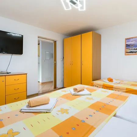 With Parking Space Kastel Kambelovac, - 21645 *