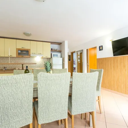 Apartmán With Parking Space Kastel Kambelovac, - 21645