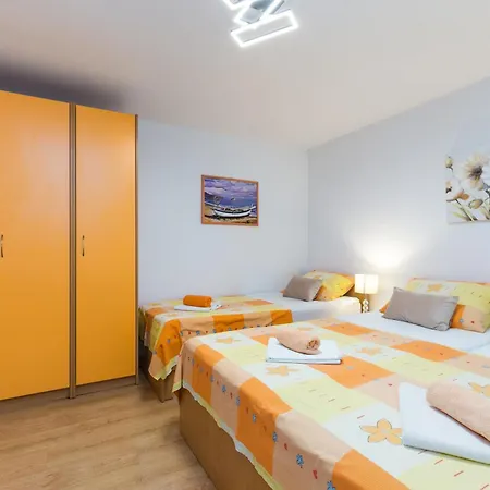 With Parking Space Kastel Kambelovac, - 21645 Apartmán *