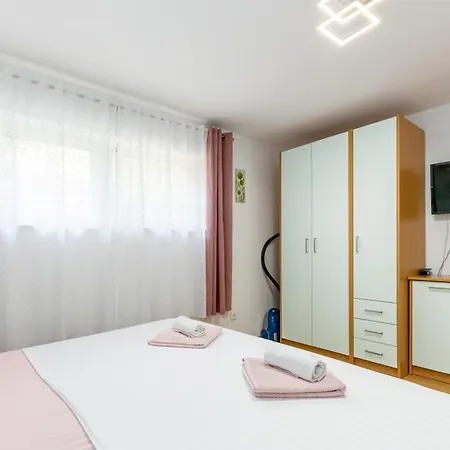 With Parking Space Kastel Kambelovac, - 21645