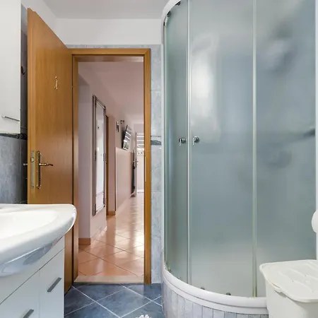 With Parking Space Kastel Kambelovac, - 21645 Apartmán