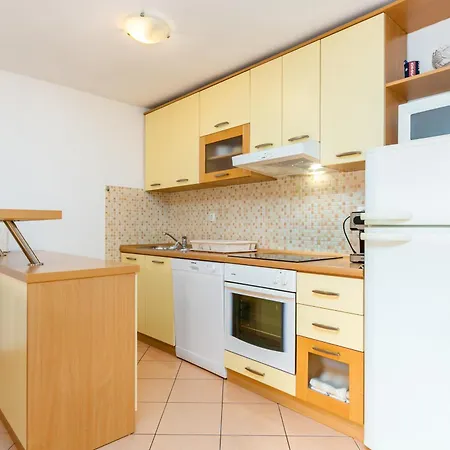 Apartmán With Parking Space Kastel Kambelovac, - 21645 Kaštela
