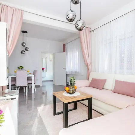 With Parking Space Kastel Kambelovac, - 21645 *