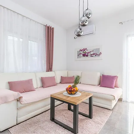 With Parking Space Kastel Kambelovac, - 21645 Apartmán