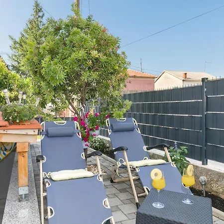 Apartman With Parking Space Kastel Kambelovac - - 21645 *