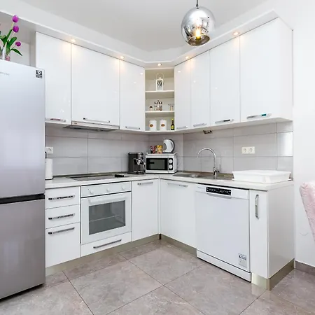 With Parking Space Kastel Kambelovac, - 21645 Apartmán Kaštela