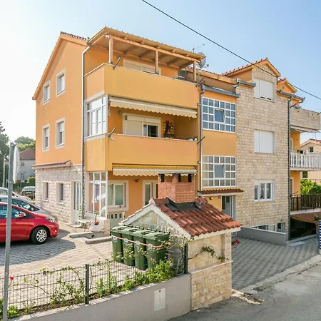 With Parking Space Kastel Kambelovac - - 21645 Apartman